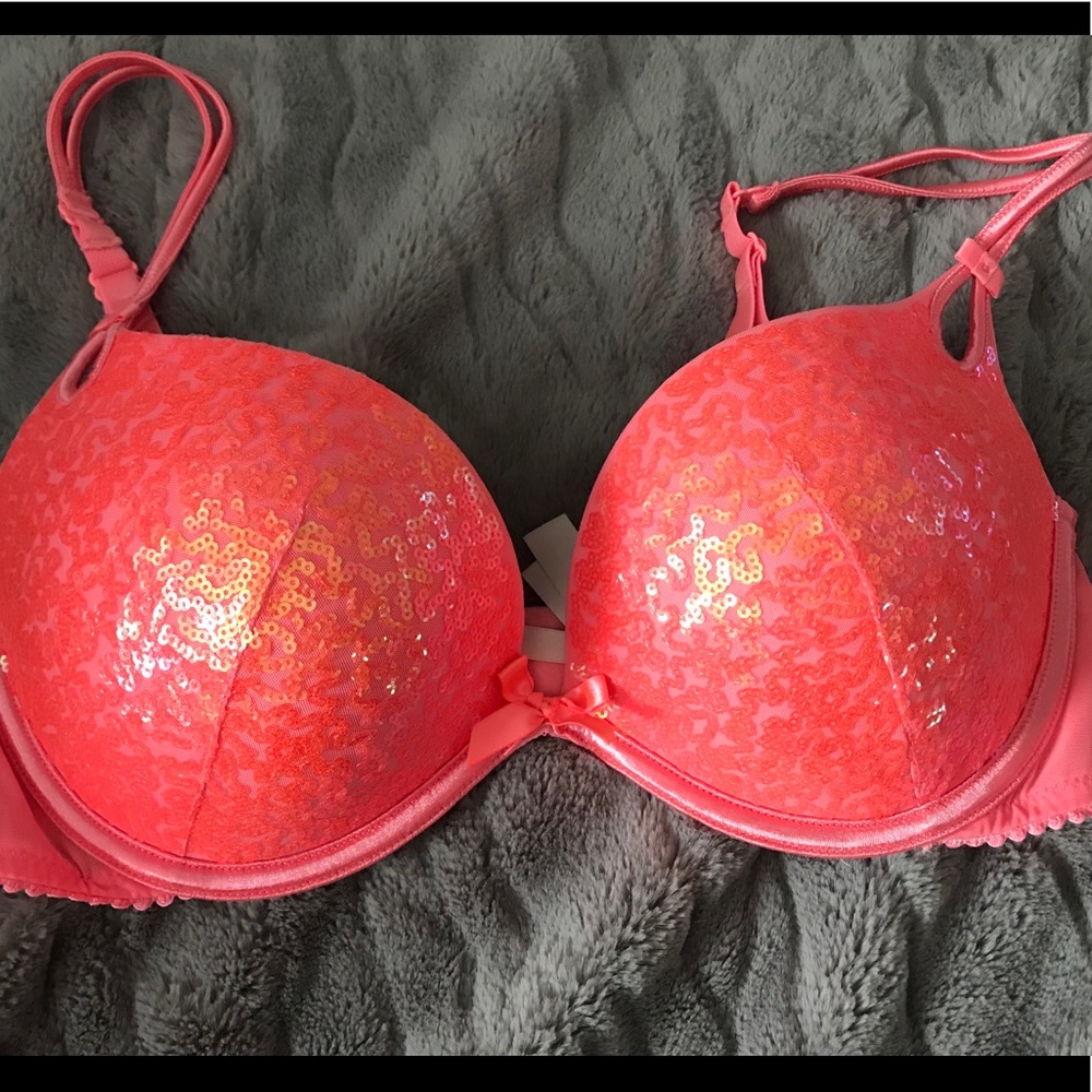 Victoria’s Secret plunge bra